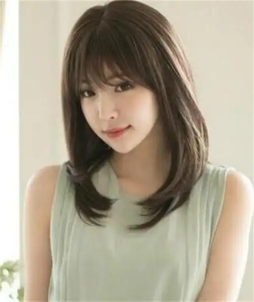 2022齐肩直发发型高大上的齐肩直发发型