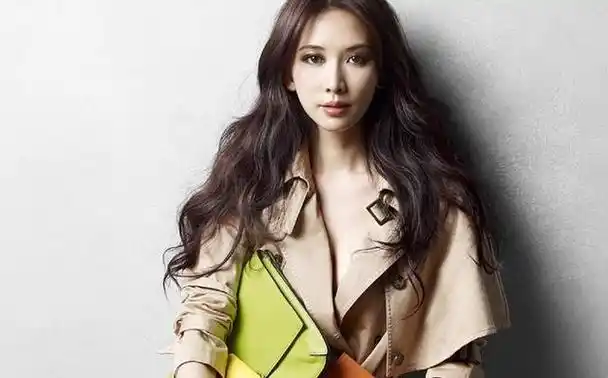 林志玲日本被偶遇,变黑变胖,一身超4万,和老公依偎一起!