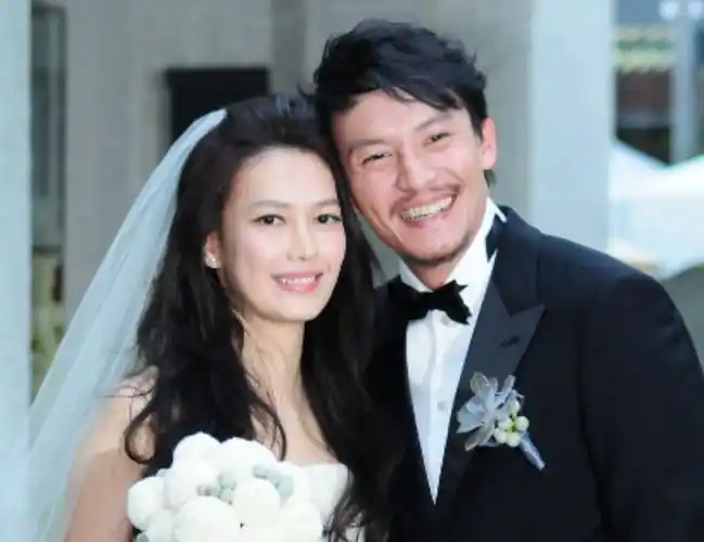 原创47岁的舒淇满头白发近照毁容曝光结婚7年后她咋会变成这样呢