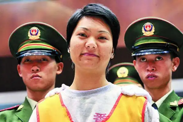 劫杀同事刘凤在听到死刑宣判后竟露出笑脸劫杀香港富豪郑慈太的钱宇华