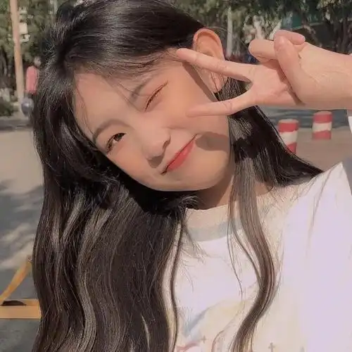 超甜女生头像没人知道我双手合十的愿望里永远有你