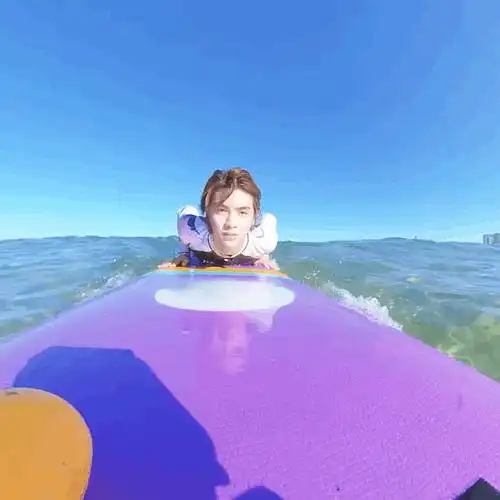 黄明昊justin游泳冲浪集合