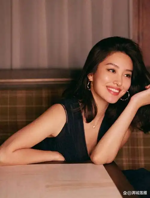 比刘亦菲性感!30岁杨采钰,饱满有料妩媚动人!