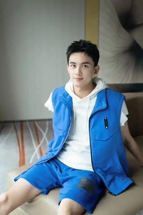 白鹿会韩语,罗云熙是手速大神,赵露思会古筝,吴磊太惊人