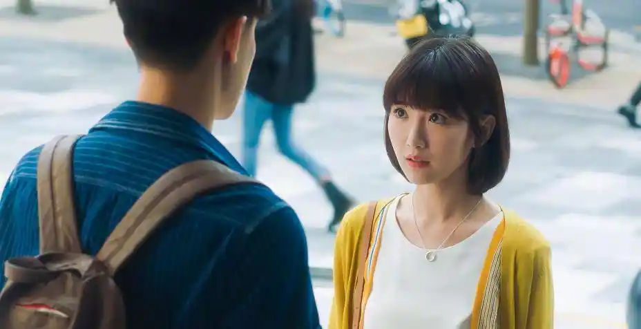 毛晓彤新恋情疑曝光三十而已里被小鲜肉猛追剧外也一样