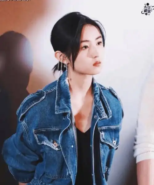 张子枫爱上渣男 王宝强秀恩爱,董洁疑日久生情:1天7个瓜太炸了