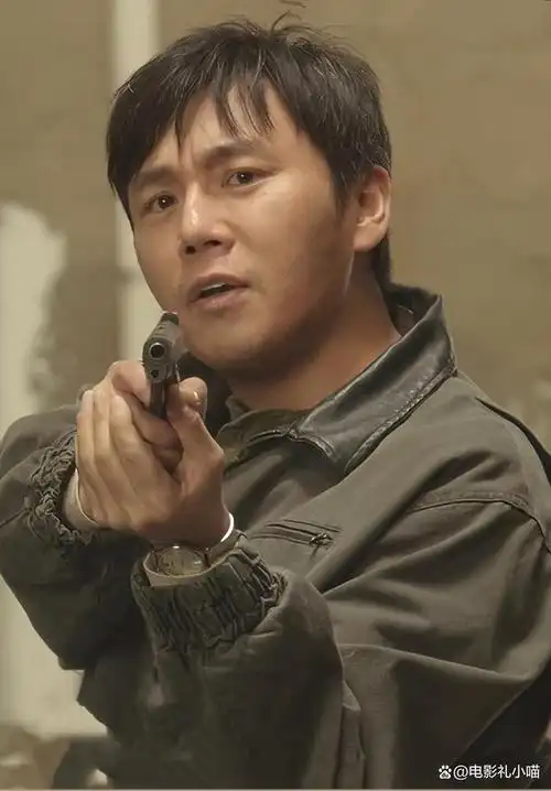 这段时间,除了电影版的《三大队》,剧版的《三大队》也跟着上线了,而