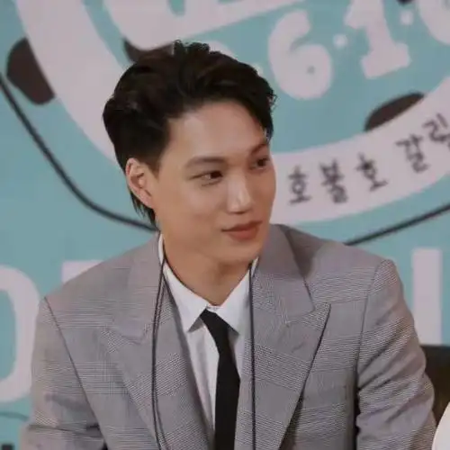 exo金钟仁新曲首舞台西装大背头侧剃太帅罗pd被圈粉满眼宠溺