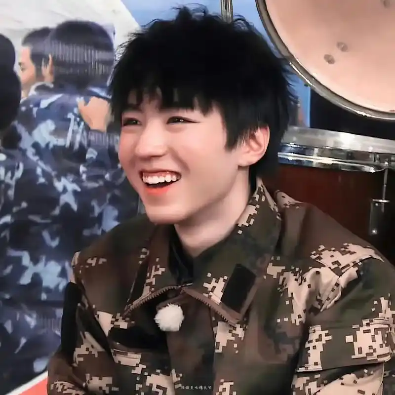 迷彩服限定皮肤好甜啊#王俊凯
