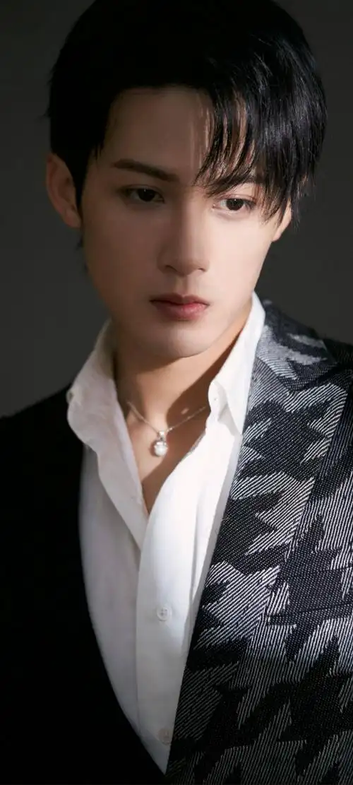 精选男明星壁纸合集|黄家驹|张艺兴|檀健次|刘怡潼|nba球星