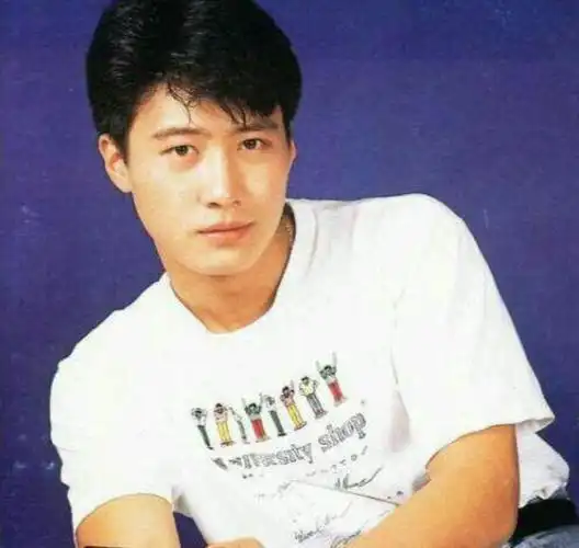 回顾黎明:我为前妻花7亿,离婚后做自己,娶女助理恩爱5年零绯闻