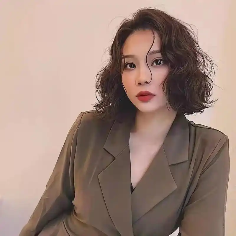 9款适合40到60岁女人的烫发,都是流行的款式,时尚减龄好打理