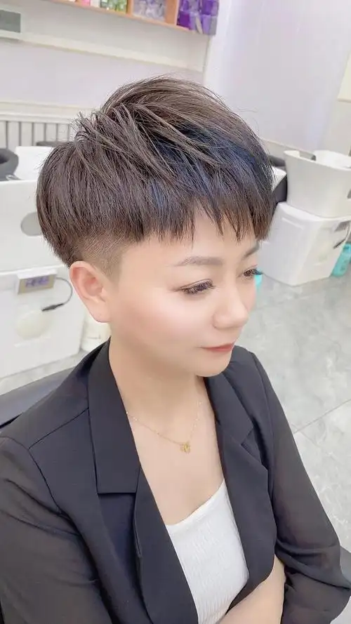 尤其这三种,清爽利落让人上瘾|碎发|发型|刘海|发尾|发际线_网易订阅