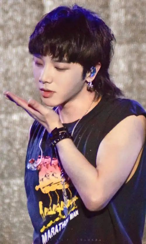 华晨宇美貌大赏#炸粉做一点点卷饭0099@华晨宇yu313035