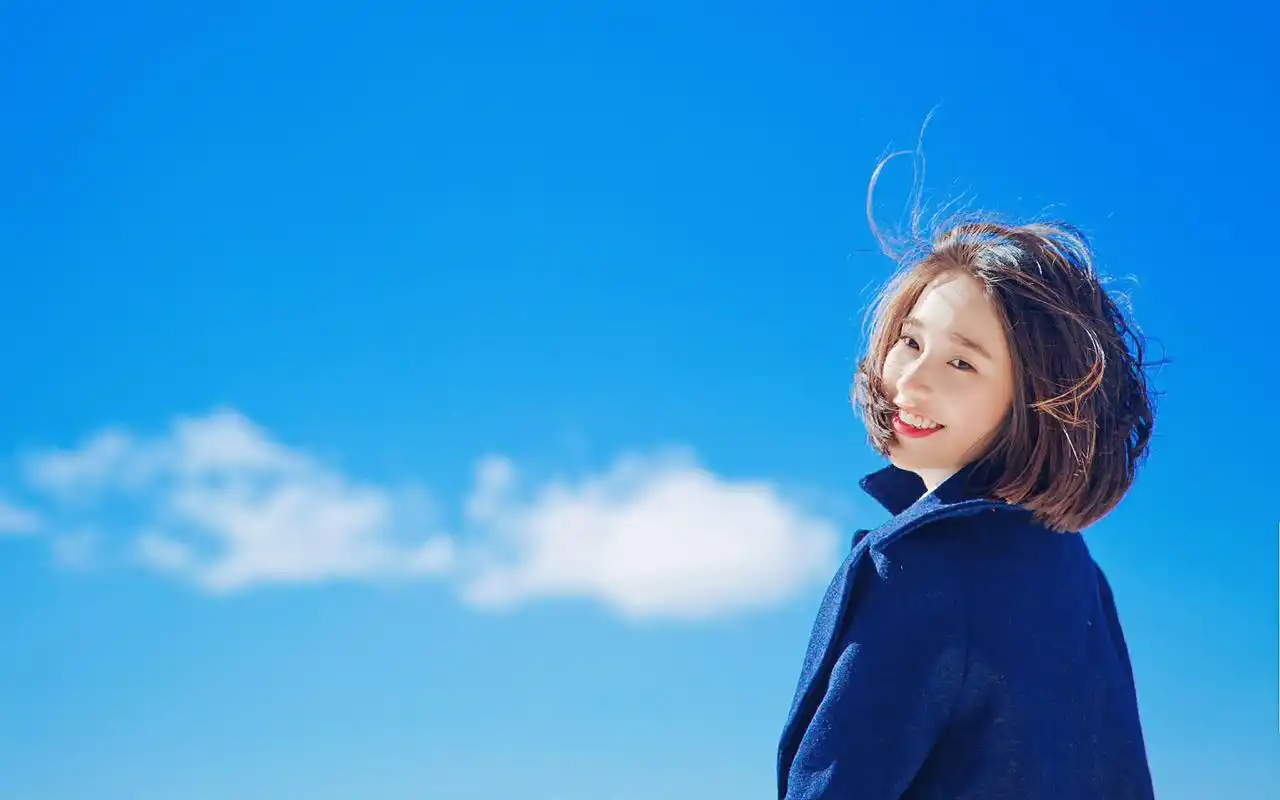 短发清纯美女户外清爽写真电脑高清桌面壁纸(二)下载