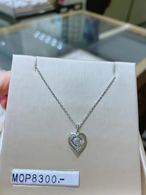 周大福钻石项链