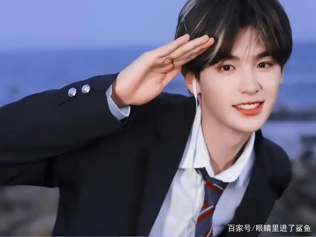 全网都在夸的颜值黄明昊