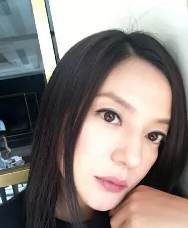 您当前的位置 : 新闻中心 娱乐 港台内地 正文  今日,赵薇在微博上晒