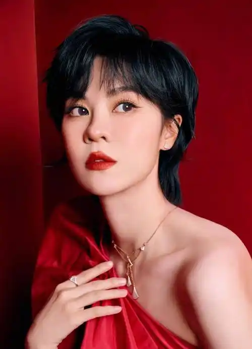 郁可唯,这红红火火的造型好美好惊艳!_气质_远征_红色