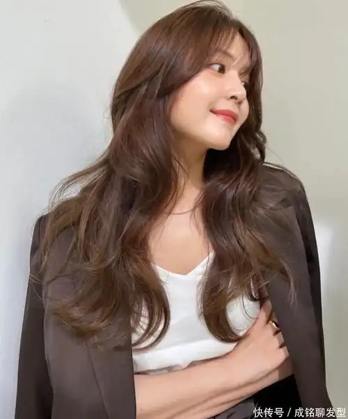 时髦的女人从来不会拒绝的发型,温柔又显女人味,时尚又赚回头率_广元