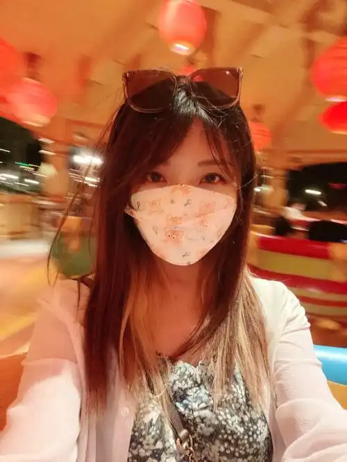 口罩眼镜遮我的大脸