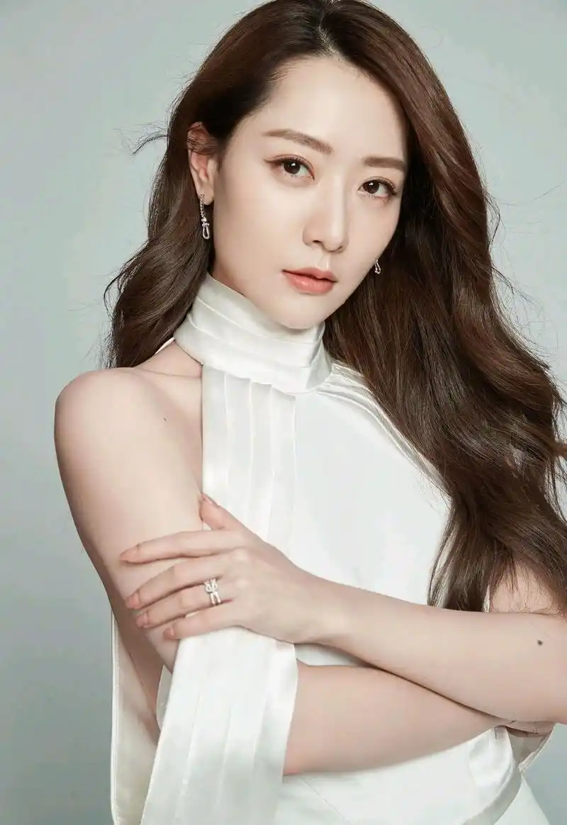 宅男女神白冰精致优雅,肤白貌美,风华绝代