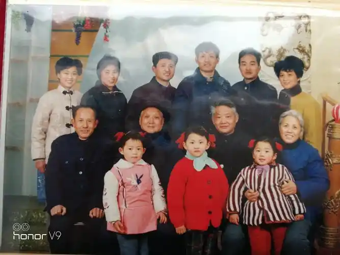 八十年代四世同堂其乐融融!