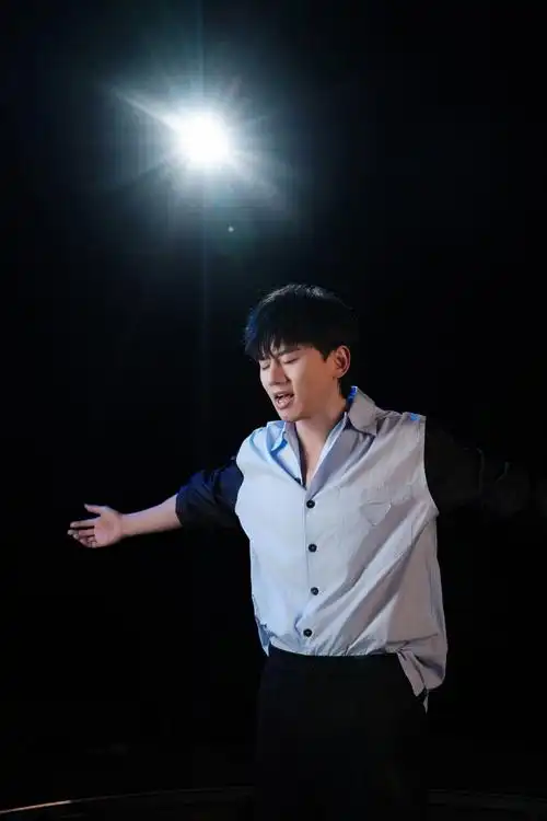 电影坚如磐石同名主题曲mv##张杰张碧晨又合唱电影主题曲了