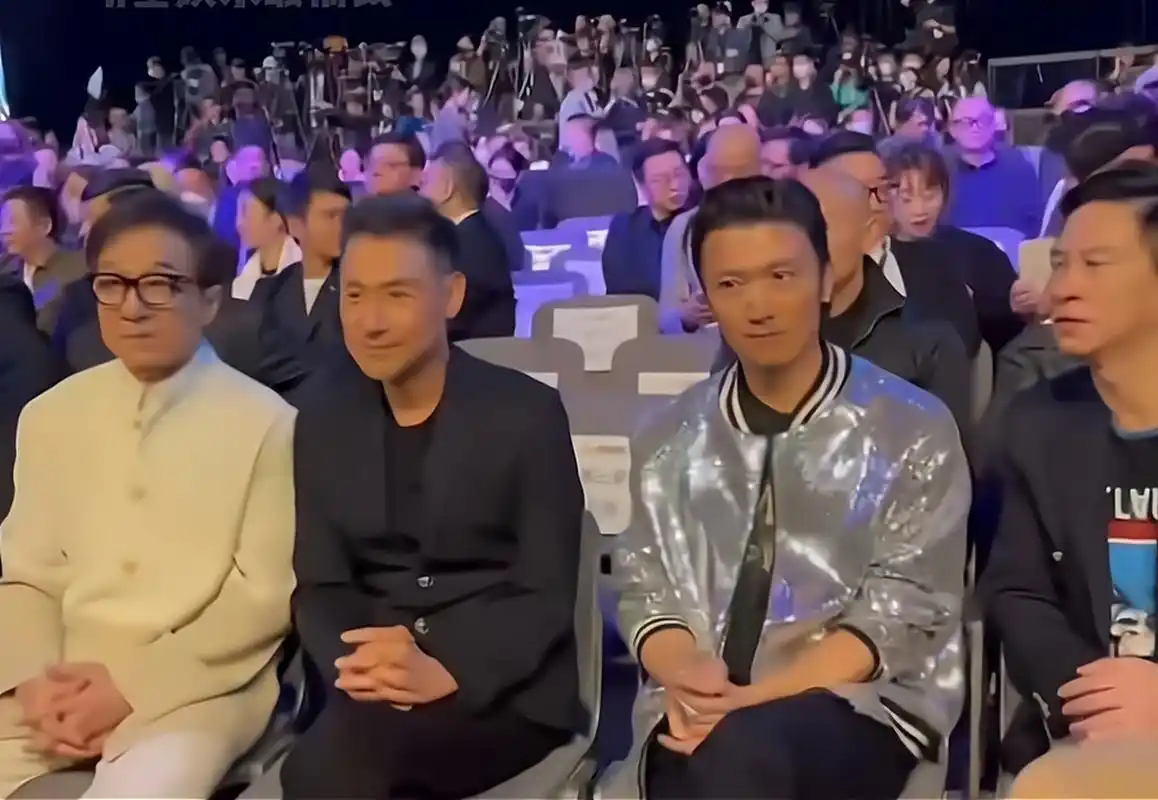 成龙,张学友,谢霆锋,张家辉同框[比心][比心]天王巨星世纪同框,男神们