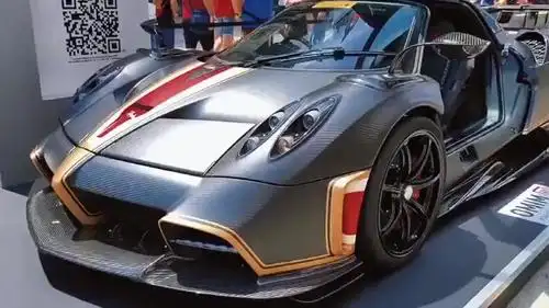 价值1000万的超级跑车停在路边,连停车位都这么特殊!