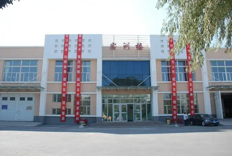 乌鲁木齐校区校园风光-招生就业网-新疆生产建设兵团兴新职业技术学院