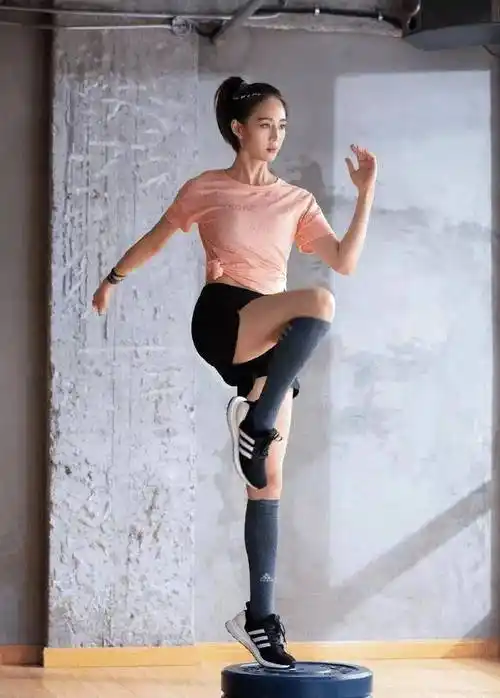 39岁张钧甯热爱健身,马甲线清晰可见,你们心动了吗?_运动_身材_演技