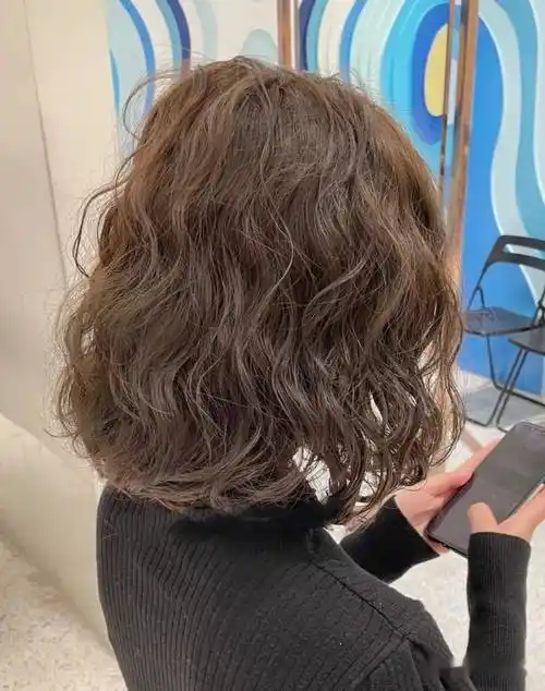 2023流行"短发烫",巨显年轻!_网络_侵权_内容