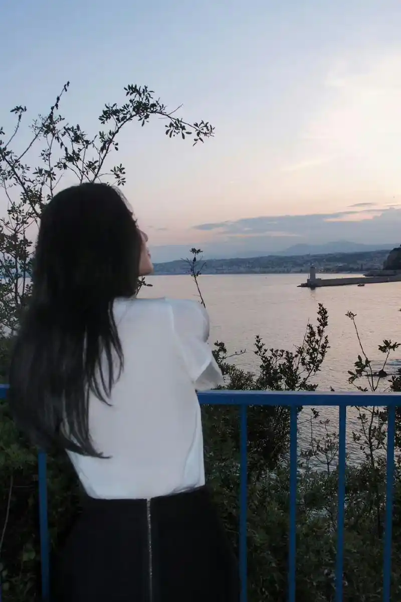 刘诗诗夕阳背影照,夕阳下的刘诗诗温婉动人 #刘诗诗