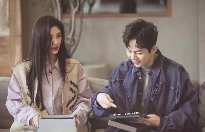 《朋友请听好》易烊千玺刨土豆频频手滑鞠婧祎导播失误自责落泪