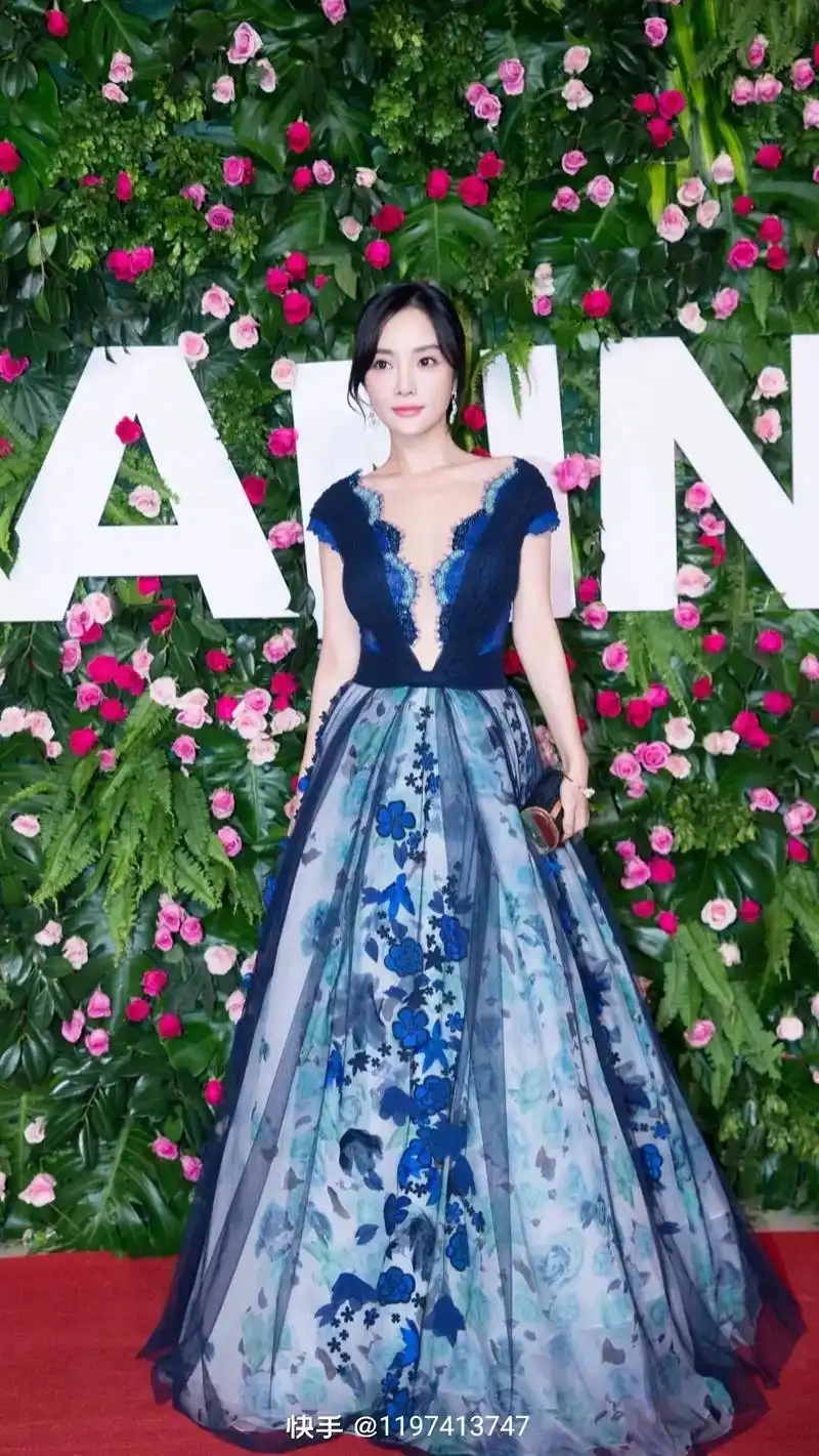 李小璐照片#李小璐 #@优雅的叶子 @仕琼 @翻阅图书馆 @ - 抖音