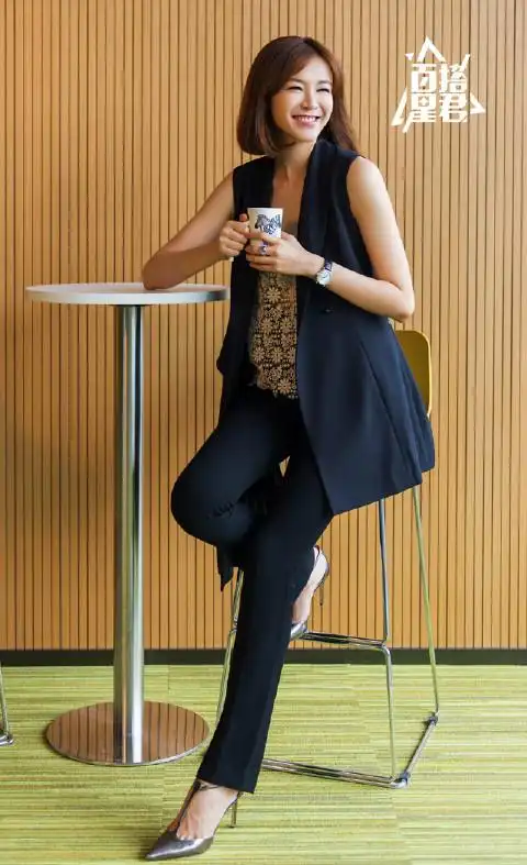 百搭星君 李艾裤装演绎职场攻