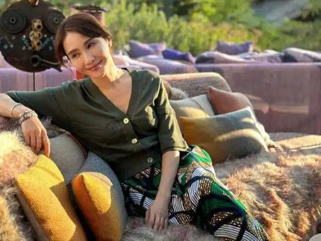 由此可见,在保养以及保持身材上,黎姿都是下足了功夫.