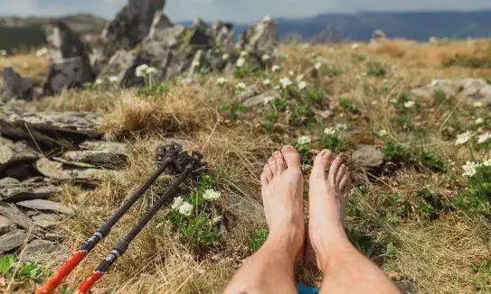 赤脚爬山养生体重30年不变