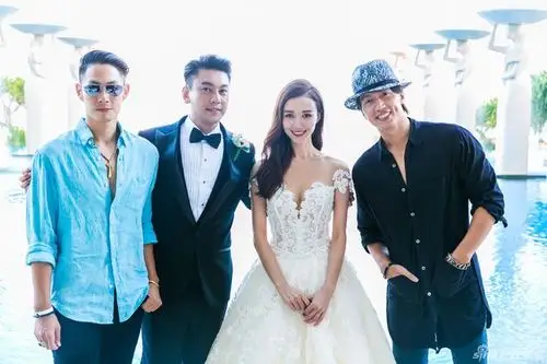 组图:朱孝天宣读誓词哽咽落泪 甜蜜亲吻韩雯雯 : 朱孝天婚礼仪式现场