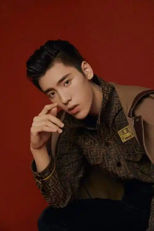 > 王子异学院风酷帅写真图片(1/6)