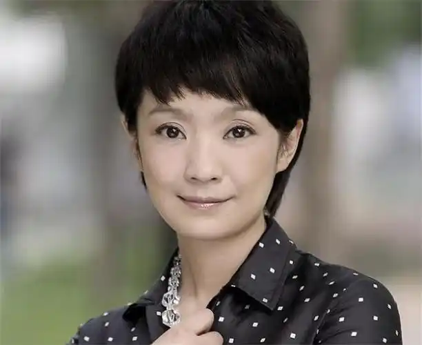 张嘉译的老婆张嘉译自曝是妻管严公开和老婆互揭短变相秀恩爱