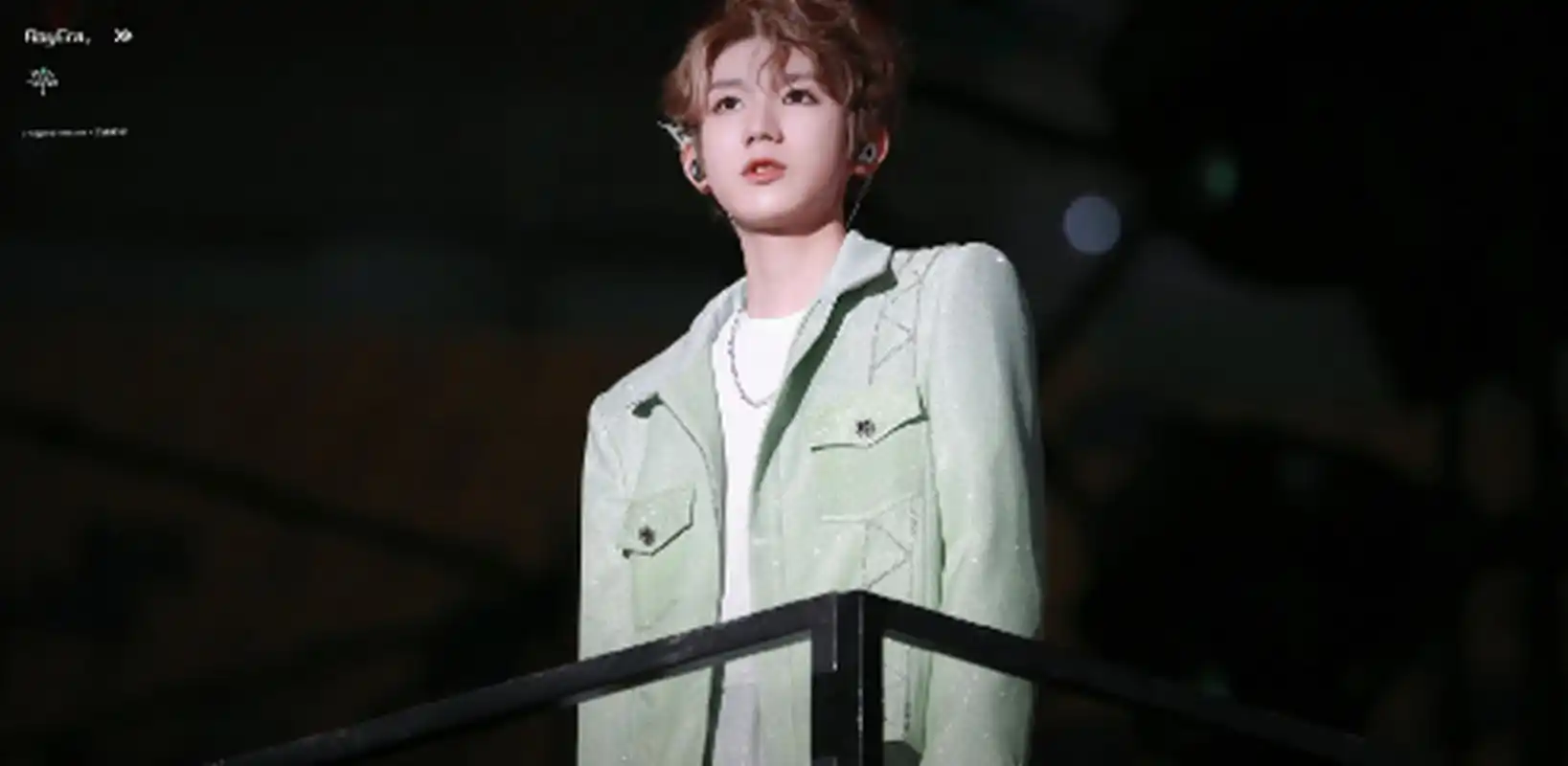 放下了话筒也在唱,他好用心啊～#tfboys王俊凯王源易烊千玺