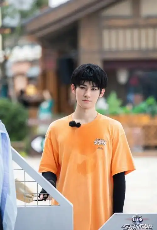 宋亚轩张真源严浩翔贺峻霖多巴胺造型