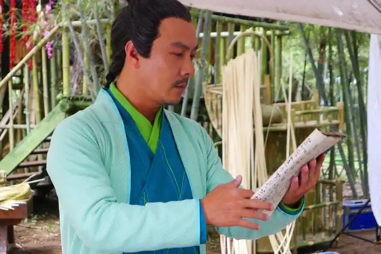 桌面壁纸 明星图片 > 正文  本文 张卫健饰演武学高人绿竹翁图片由