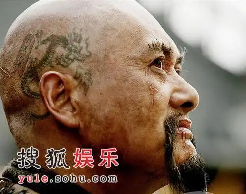 组图:《海盗3》最新剧照 光头周润发气势凌人