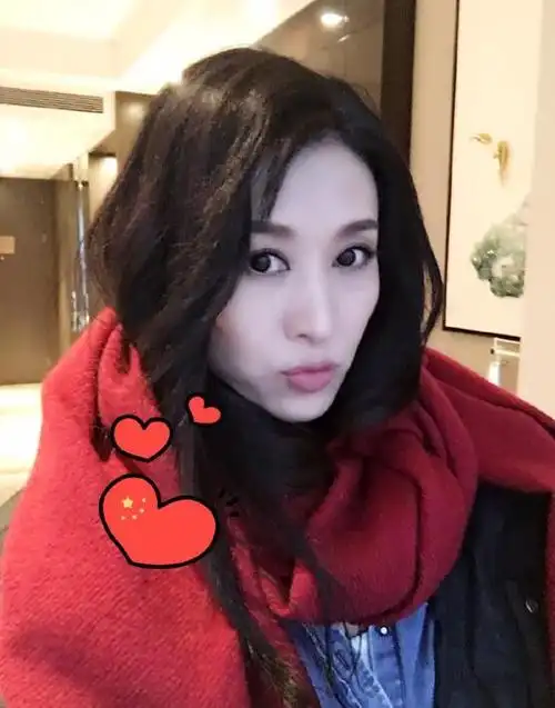 如今53岁未嫁美艳依旧!_郑爽