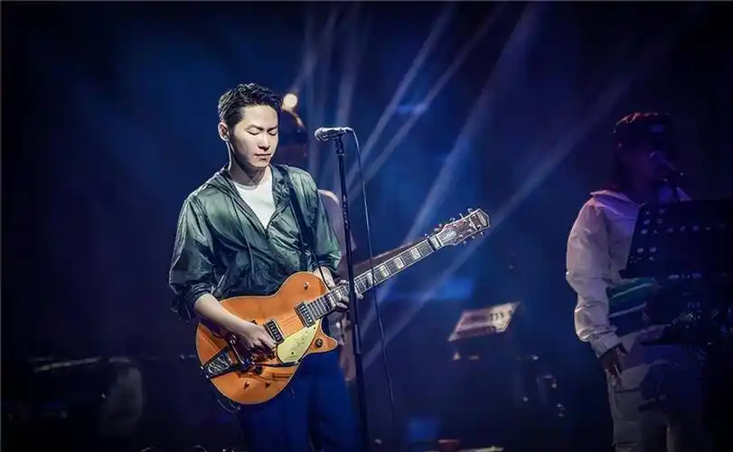 用实力打脸众人,歌手梁博的传奇_中国_那英_音乐