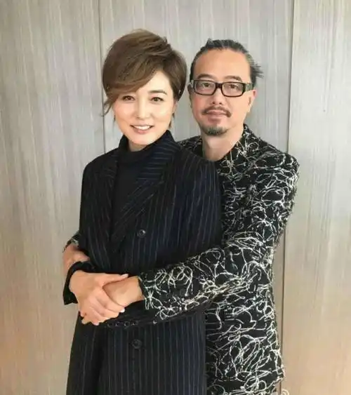 演员张延:嫁大5岁香港丈夫,婚后生一女,如今女儿比她还漂亮_婚姻_家庭