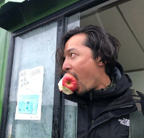 胡歌青海做公益 沧桑照片曝光连粉丝都不敢认